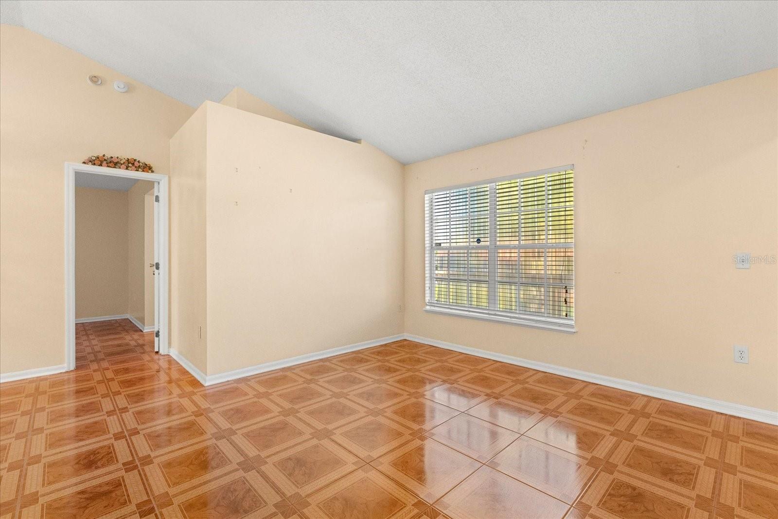 121 BARRINGTON DR, KISSIMMEE, FL, 34758