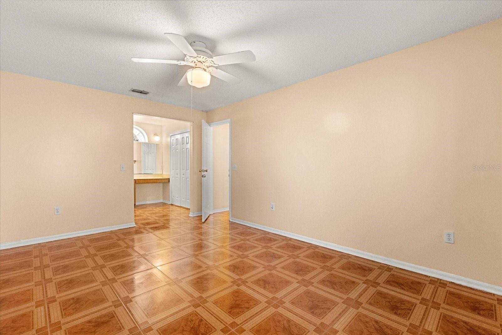 121 BARRINGTON DR, KISSIMMEE, FL, 34758