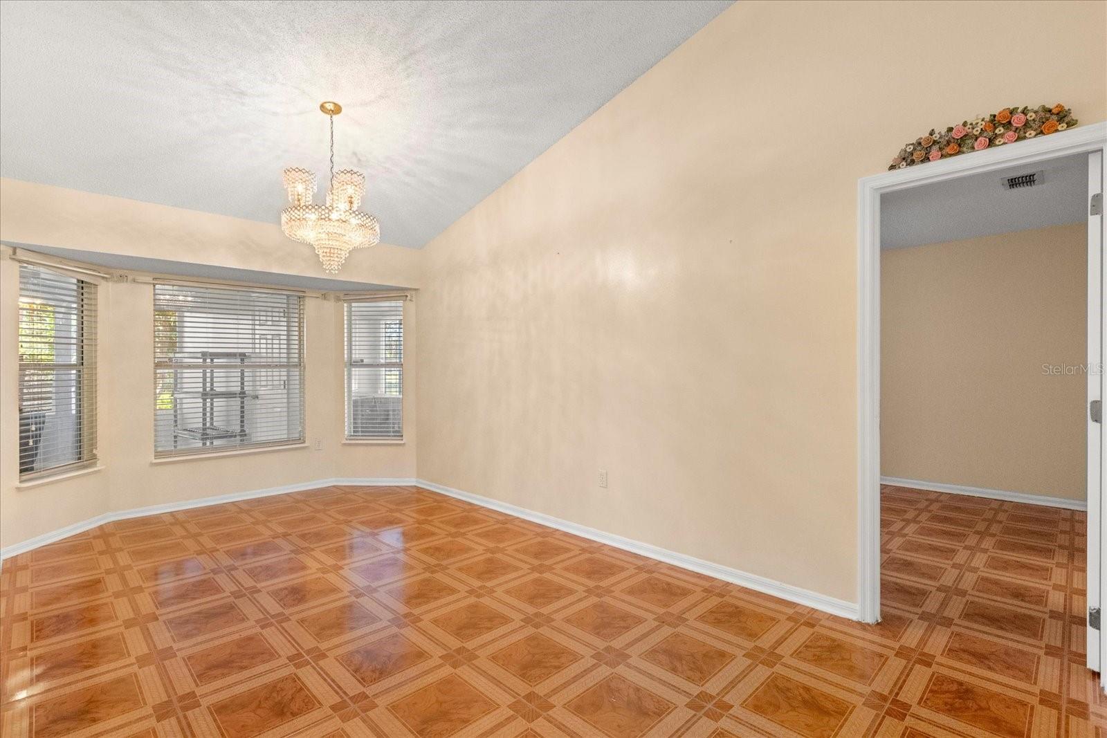 121 BARRINGTON DR, KISSIMMEE, FL, 34758