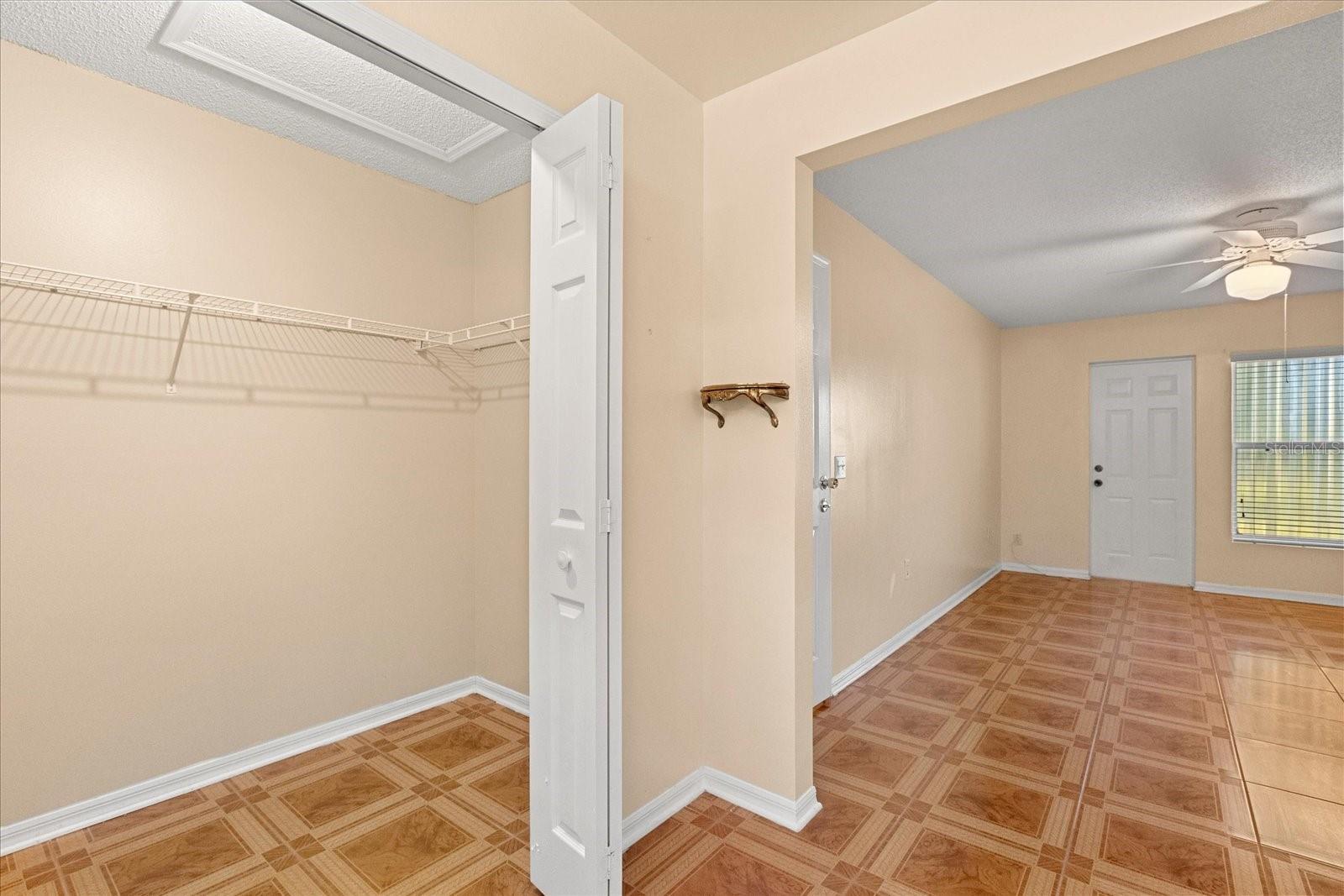 121 BARRINGTON DR, KISSIMMEE, FL, 34758