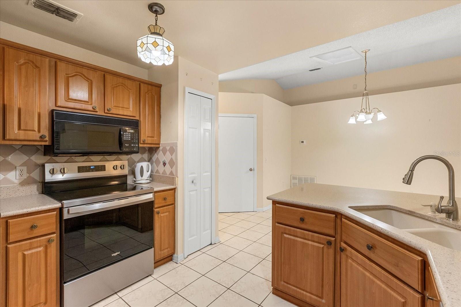 121 BARRINGTON DR, KISSIMMEE, FL, 34758