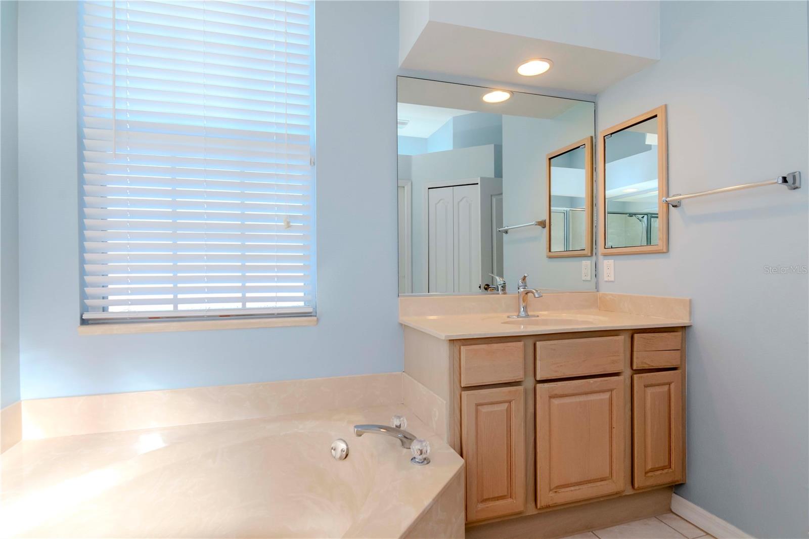 711 PLANTERS MANOR WAY, BRADENTON, FL, 34212