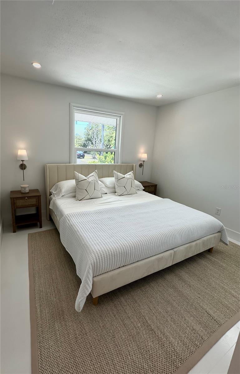 1051 INDIAN BEACH DR, SARASOTA, FL, 34234