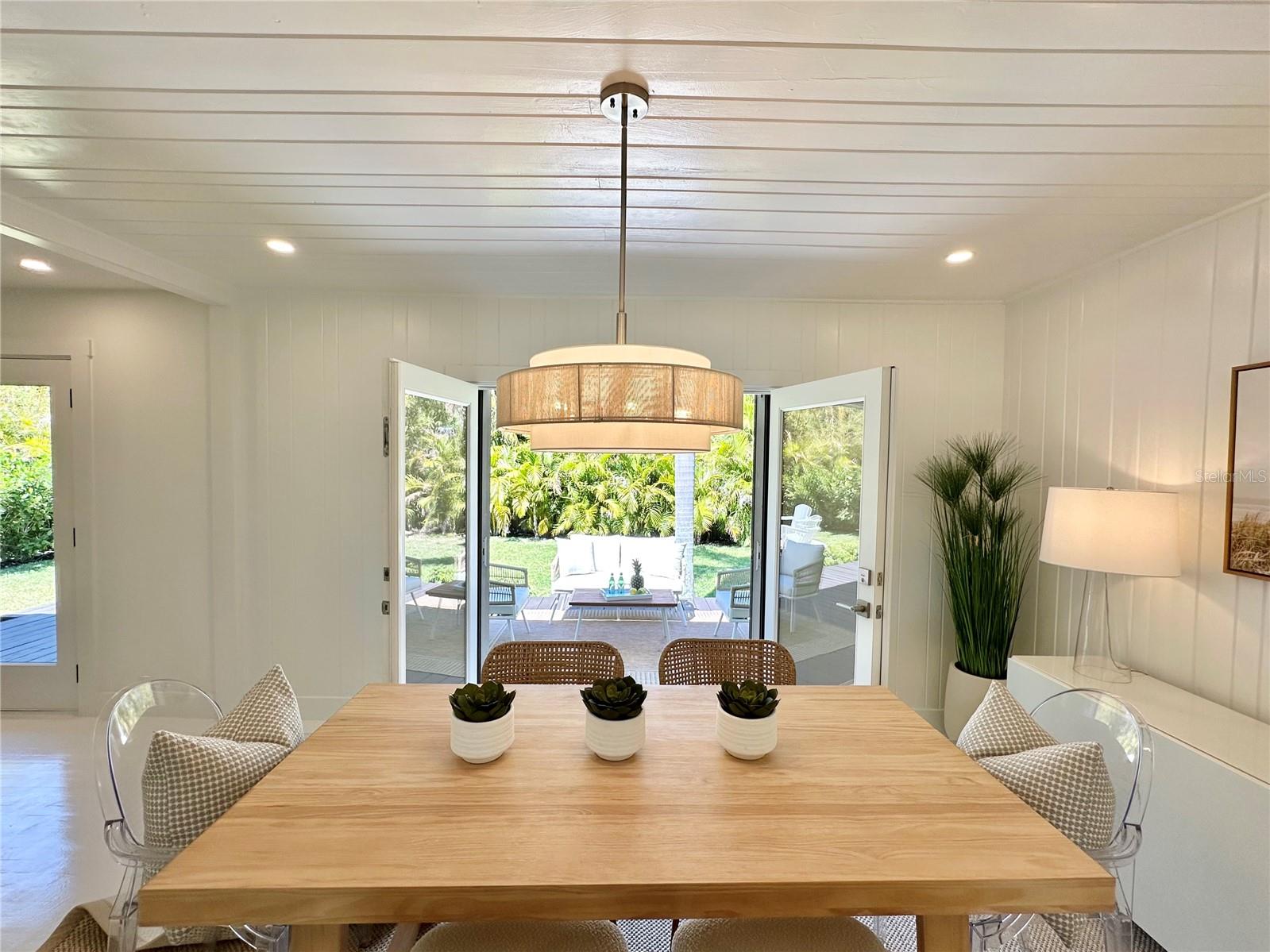 1051 INDIAN BEACH DR, SARASOTA, FL, 34234