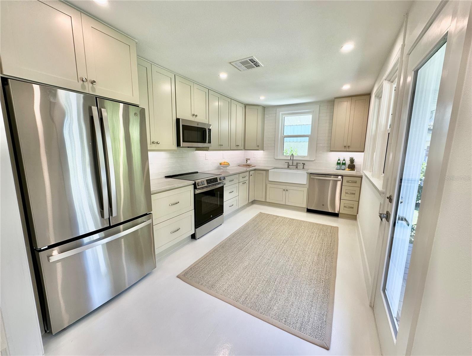 1051 INDIAN BEACH DR, SARASOTA, FL, 34234