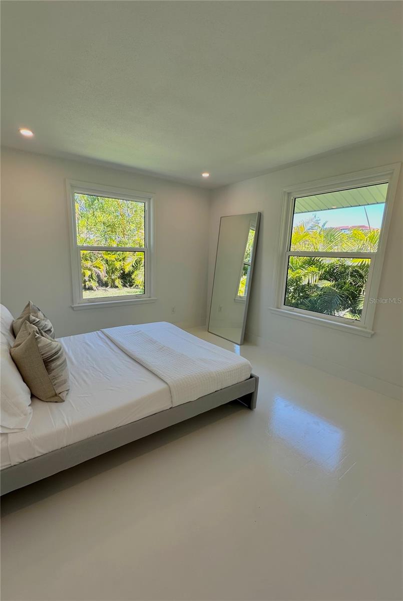 1051 INDIAN BEACH DR, SARASOTA, FL, 34234