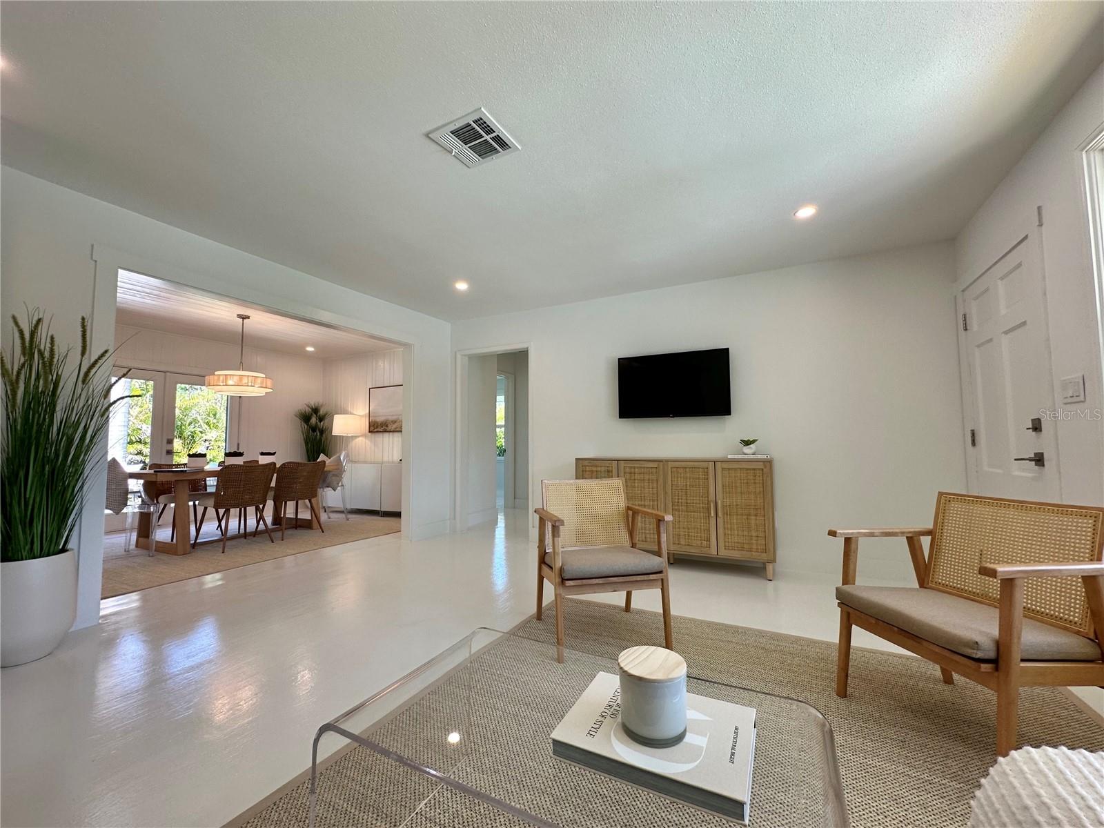 1051 INDIAN BEACH DR, SARASOTA, FL, 34234