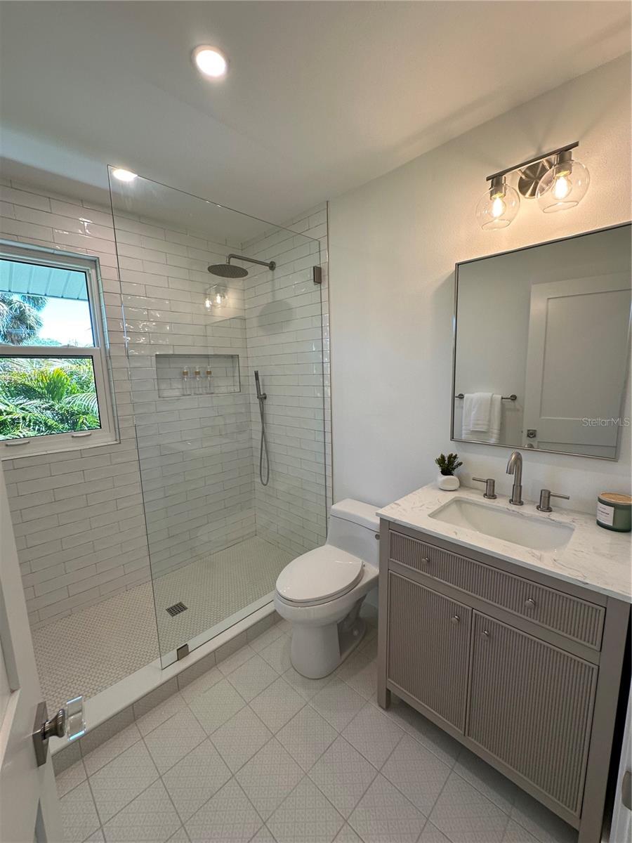 1051 INDIAN BEACH DR, SARASOTA, FL, 34234