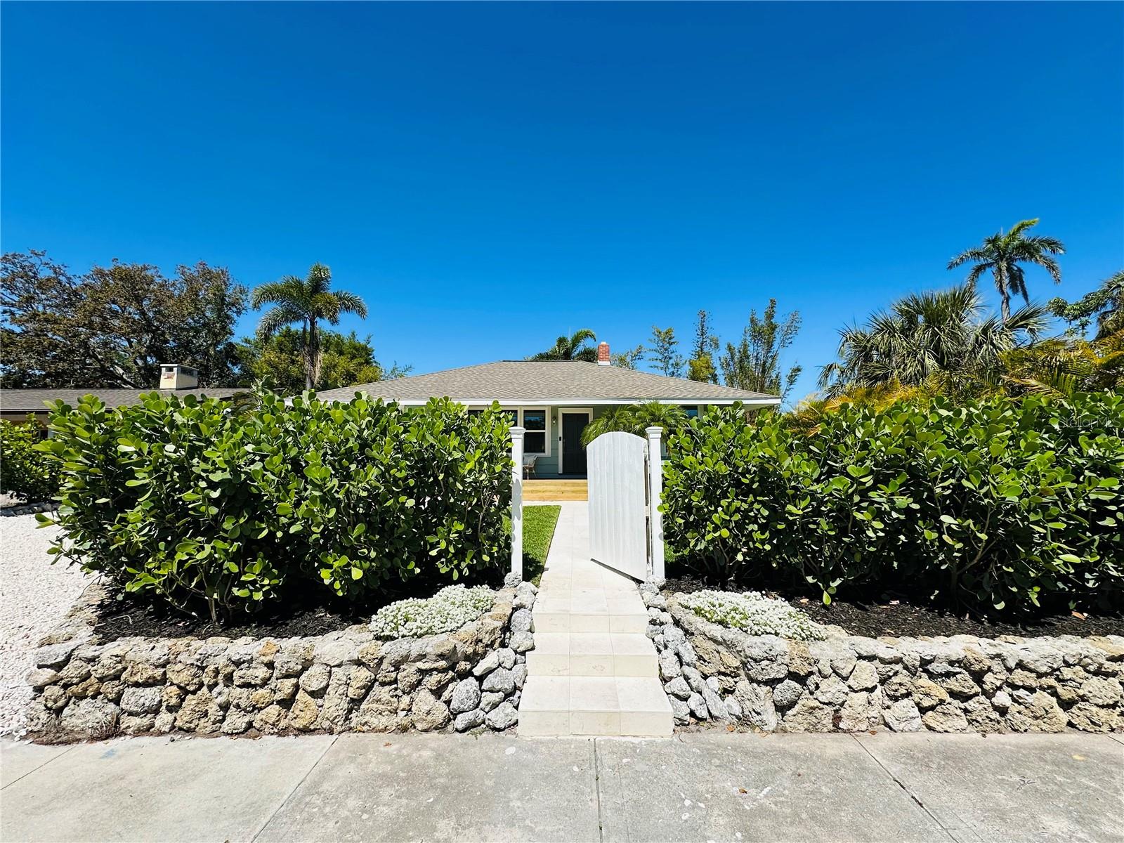 1051 INDIAN BEACH DR, SARASOTA, FL, 34234