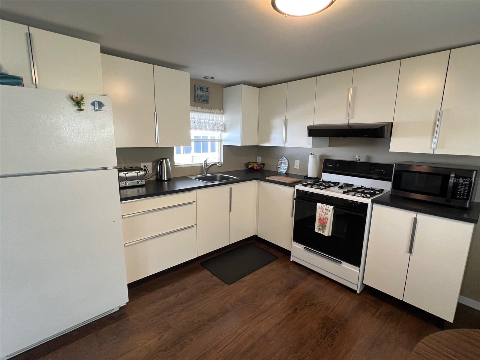 12766 SEMINOLE BLVD #101, LARGO, FL, 33778