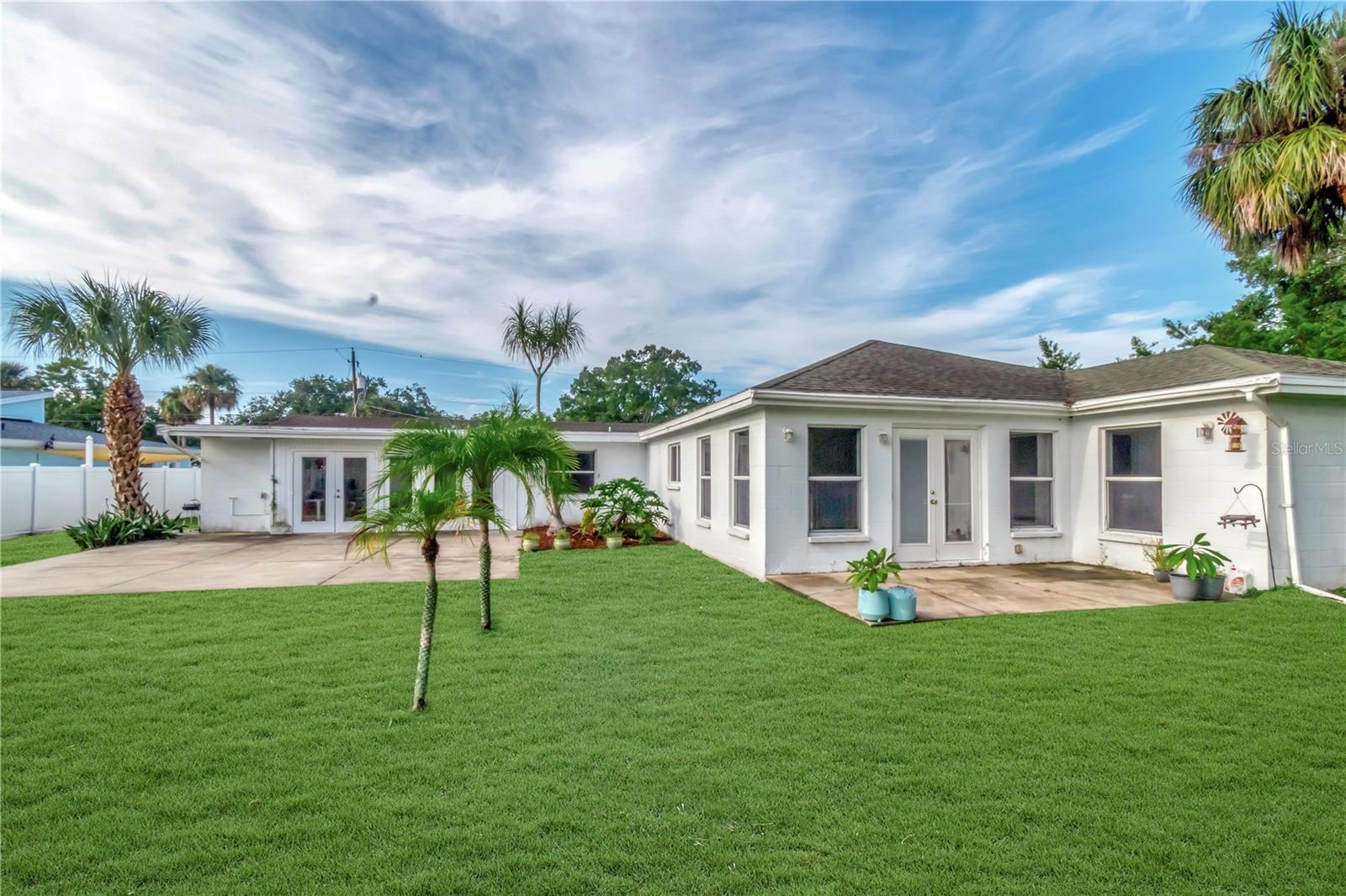 102 SHORE DR W, OLDSMAR, FL, 34677