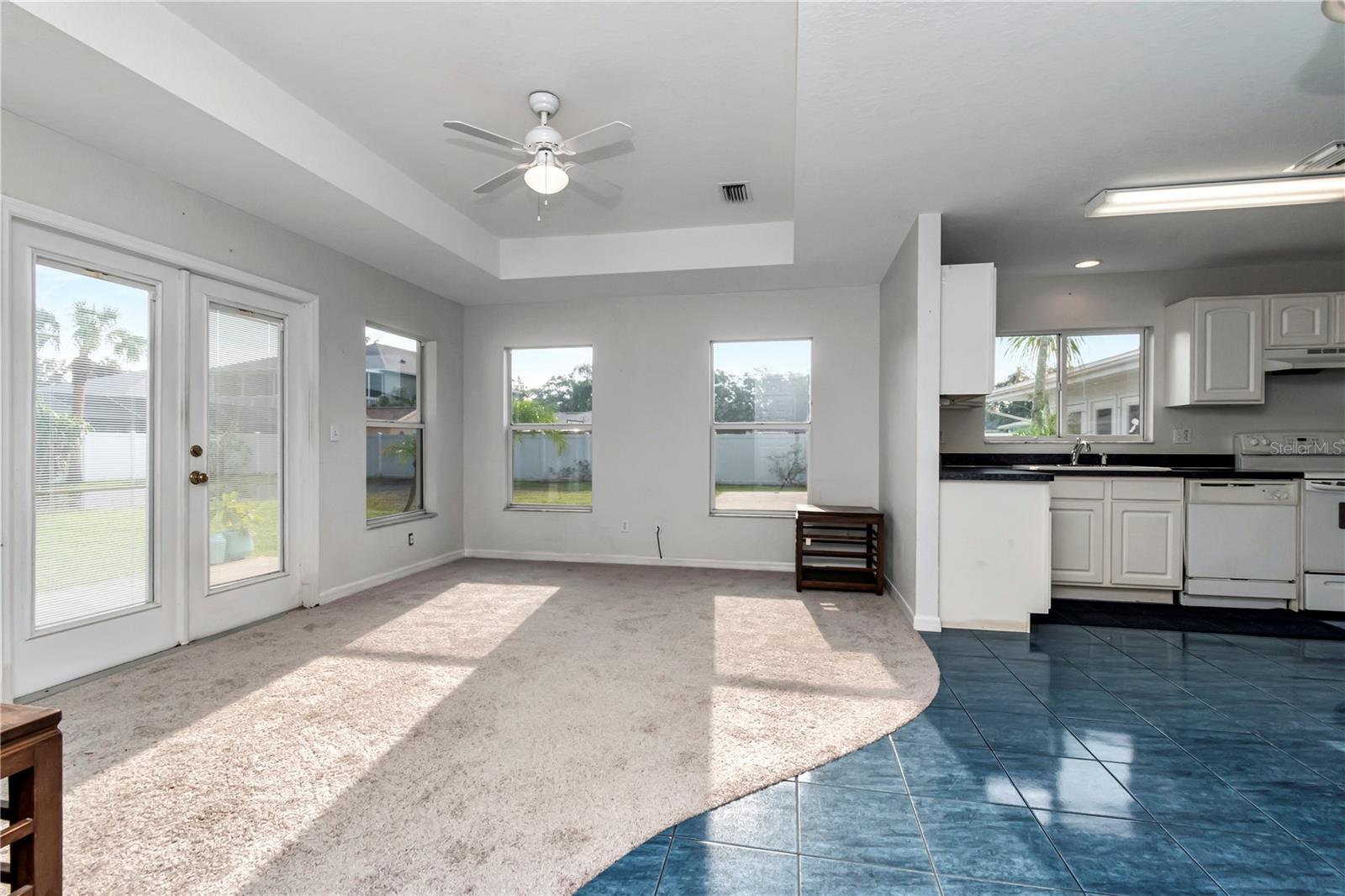 102 SHORE DR W, OLDSMAR, FL, 34677