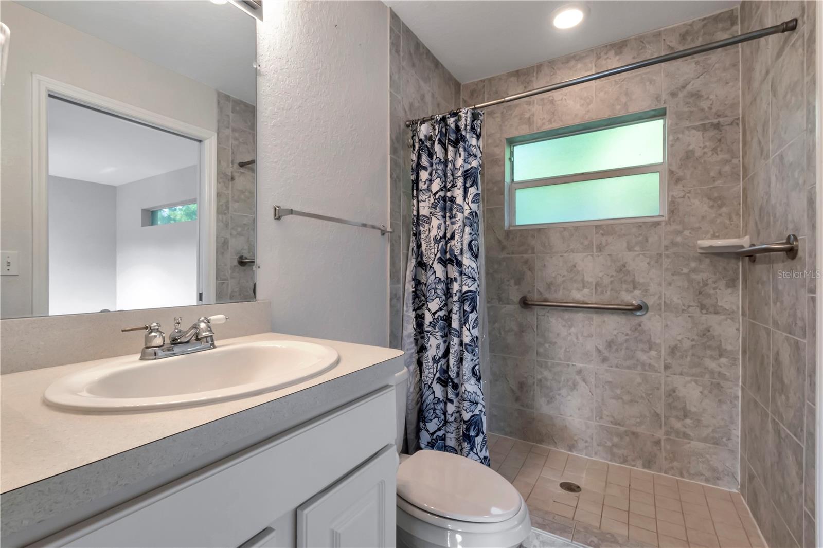102 SHORE DR W, OLDSMAR, FL, 34677