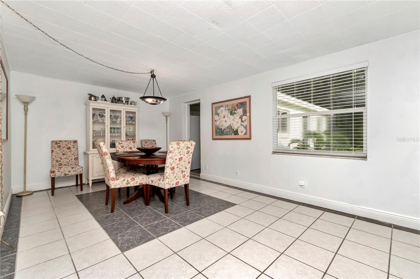 102 SHORE DR W, OLDSMAR, FL, 34677