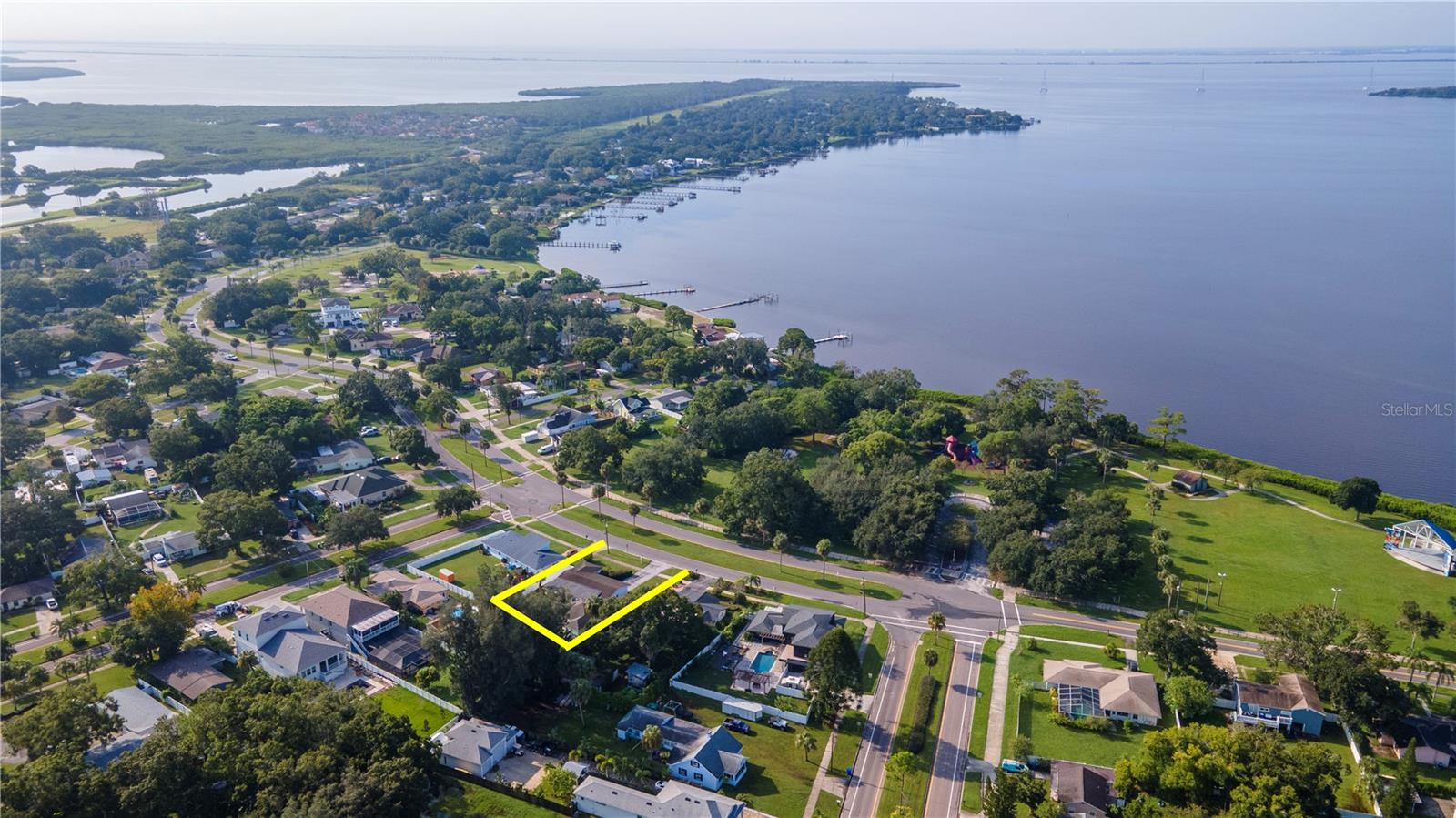 102 SHORE DR W, OLDSMAR, FL, 34677
