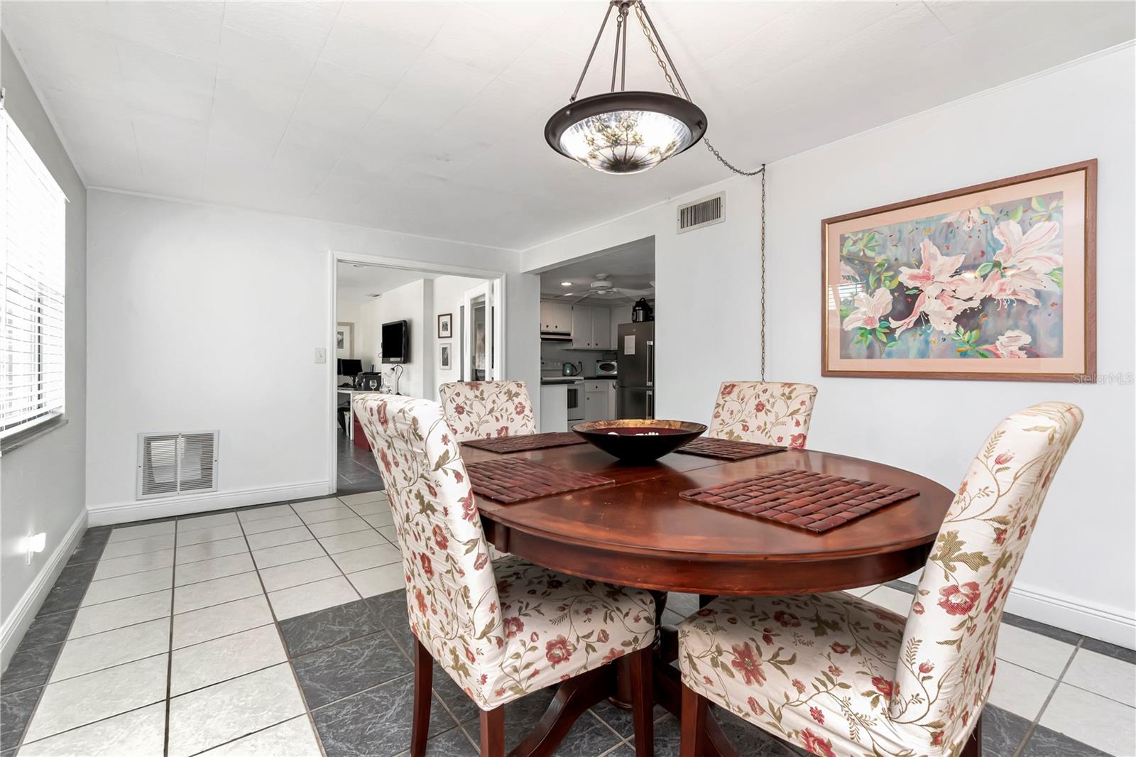 102 SHORE DR W, OLDSMAR, FL, 34677