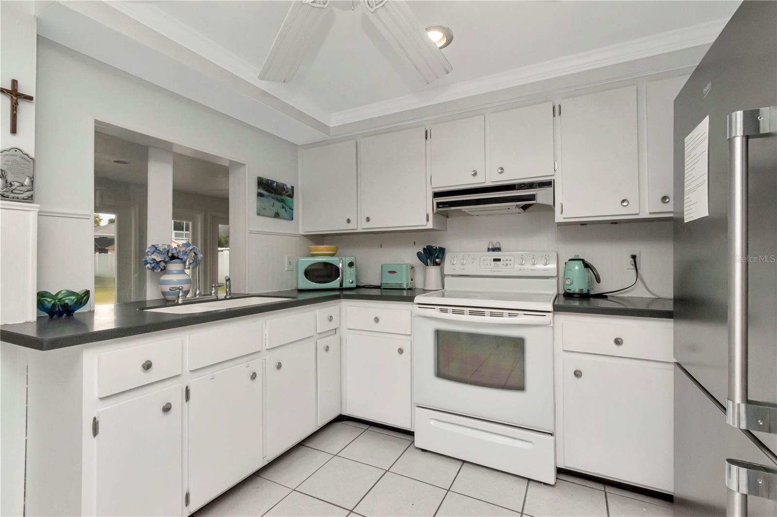 102 SHORE DR W, OLDSMAR, FL, 34677