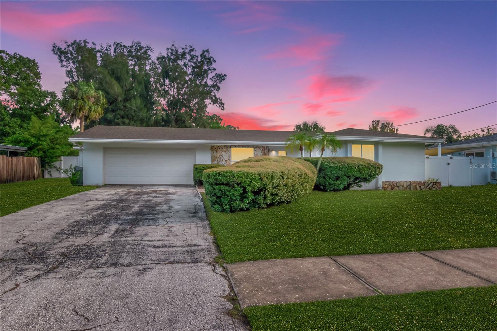 102 SHORE DR W, OLDSMAR, FL, 34677
