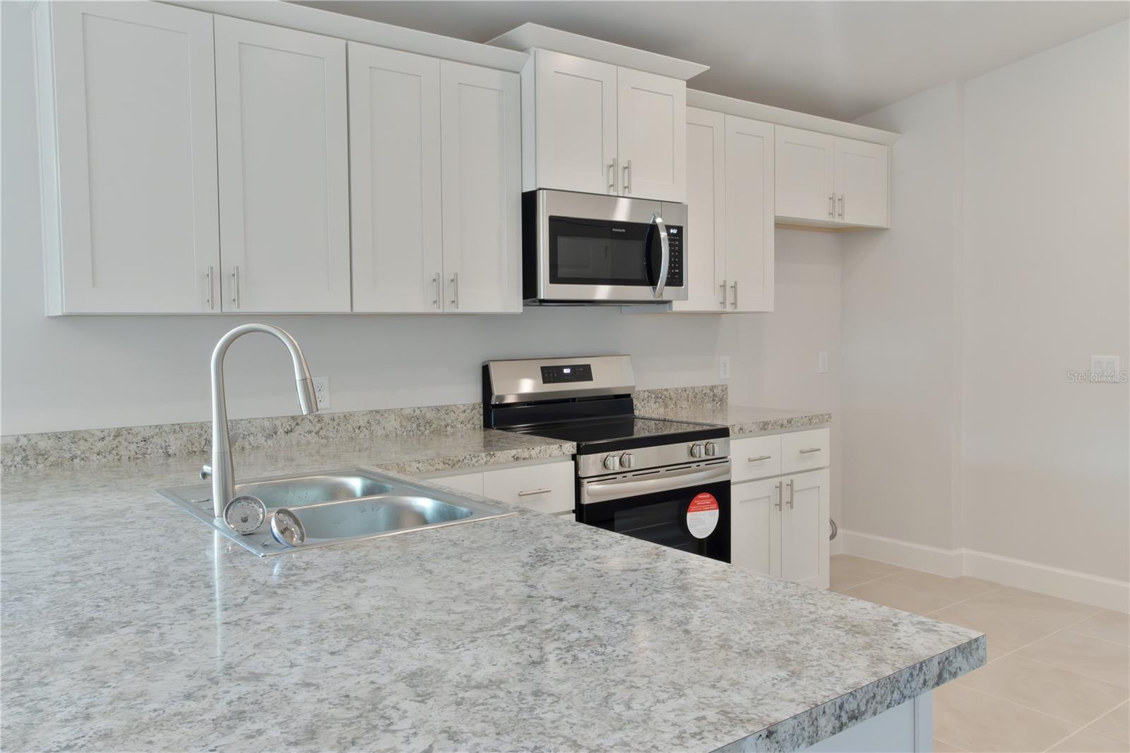 3303 E IRIS LN, BELL, FL, 32619
