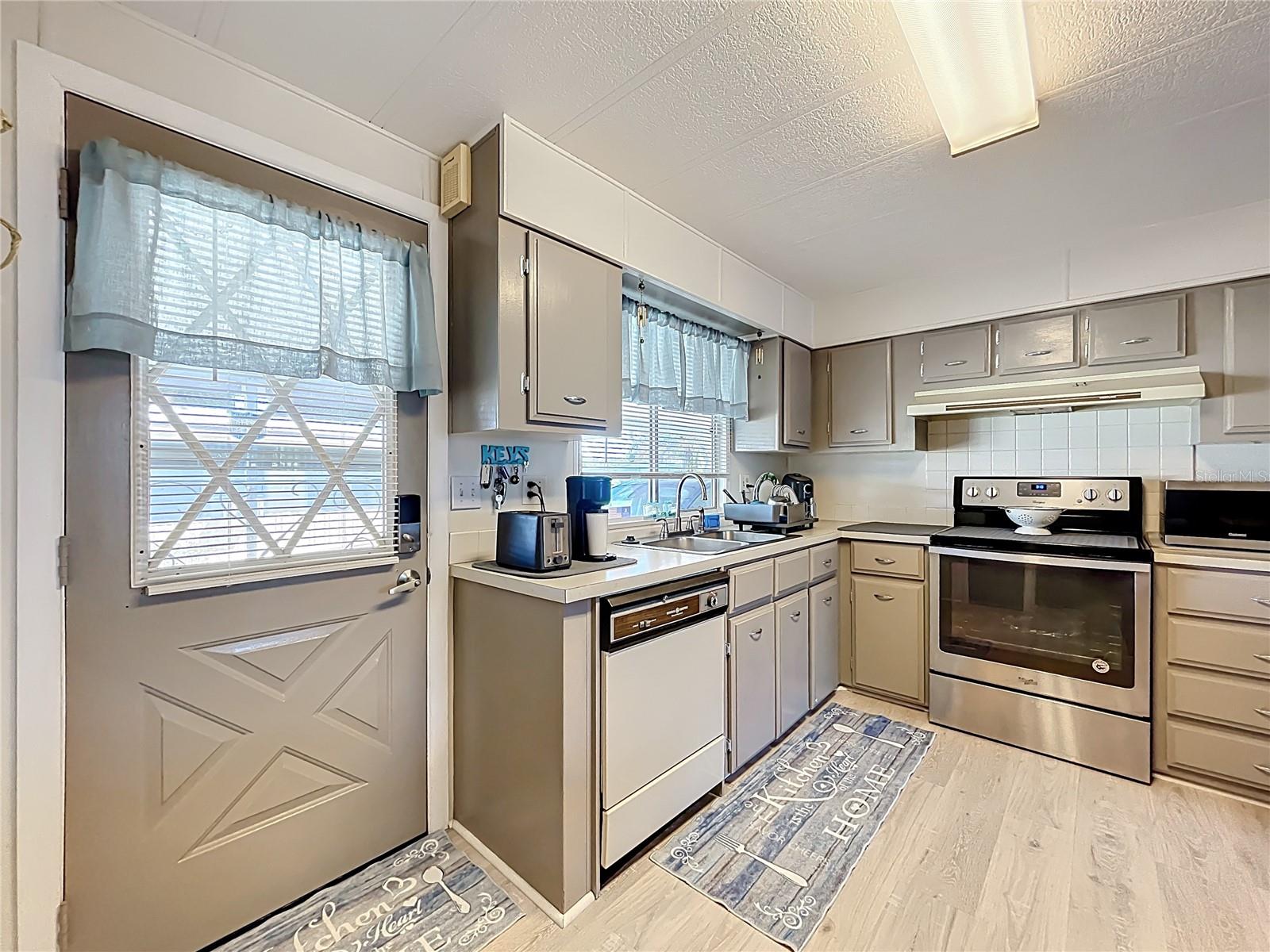 1308 MOHAWK CIR, TAVARES, FL, 32778
