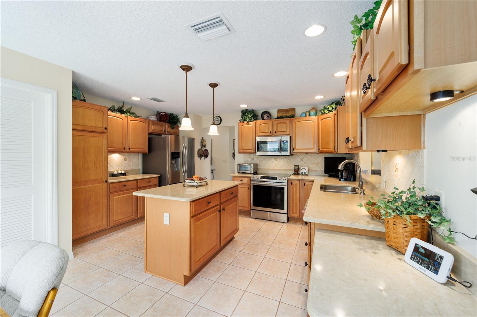 1689 VAN BUREN WAY, THE VILLAGES, FL, 32162