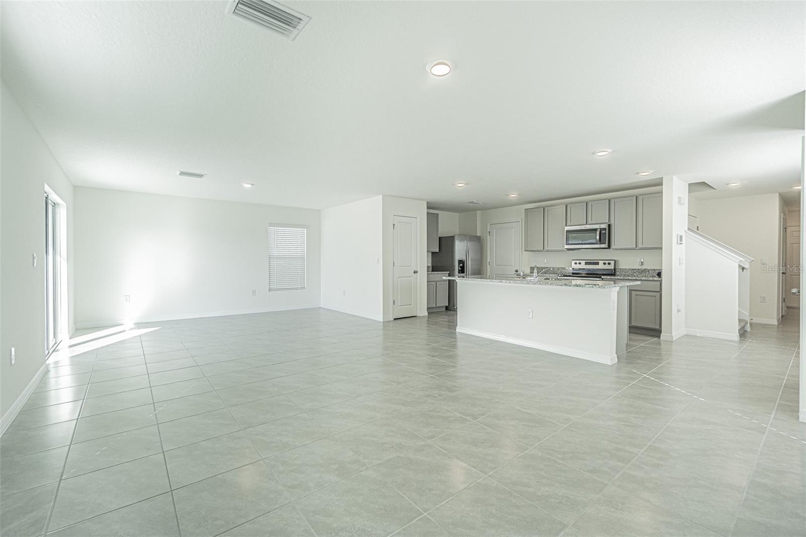 37300 KINGS CROWN DR, ZEPHYRHILLS, FL, 33541