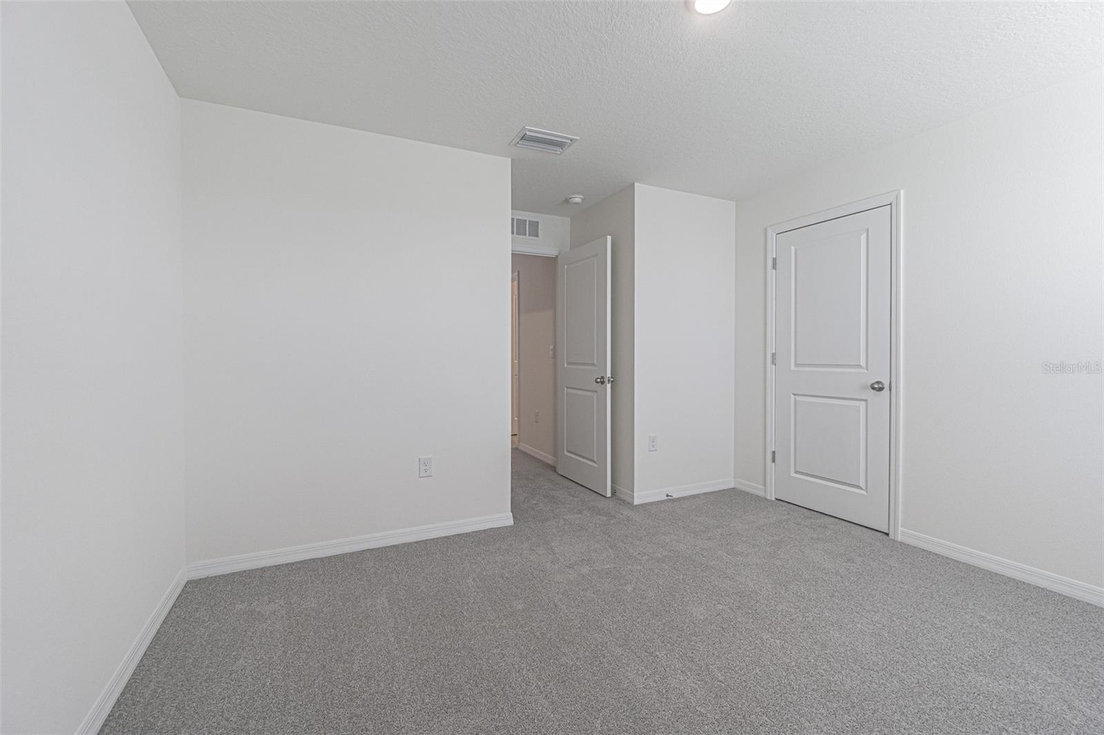 37300 KINGS CROWN DR, ZEPHYRHILLS, FL, 33541