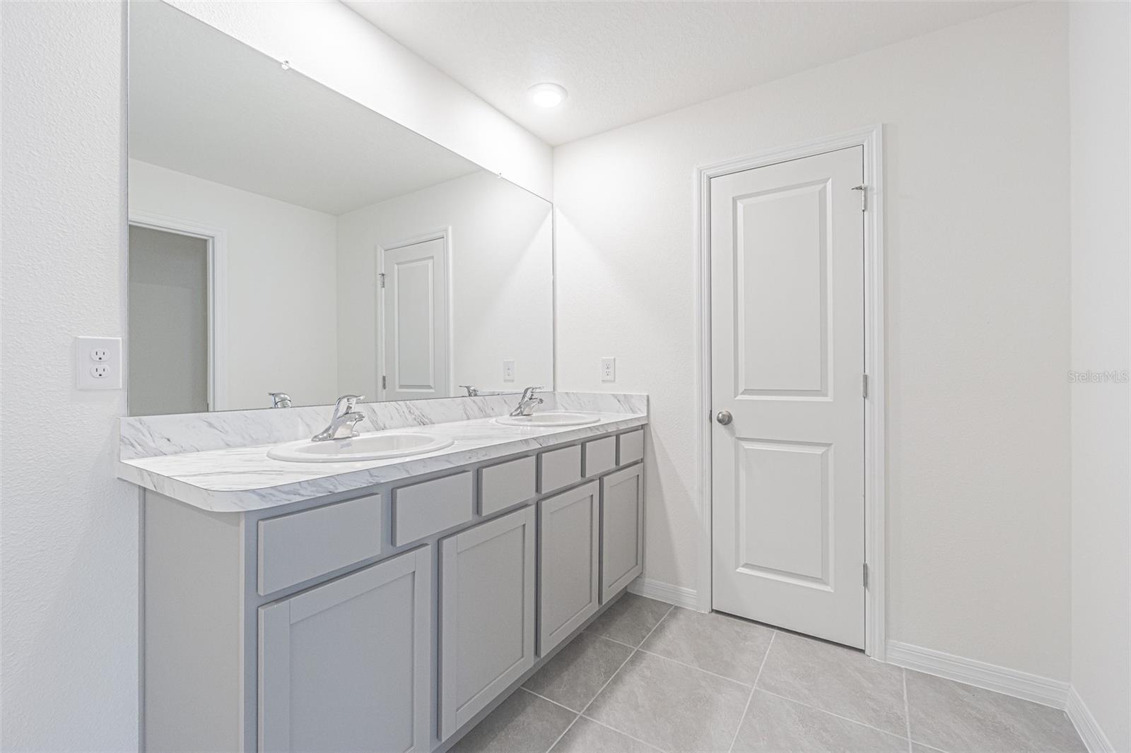 37300 KINGS CROWN DR, ZEPHYRHILLS, FL, 33541