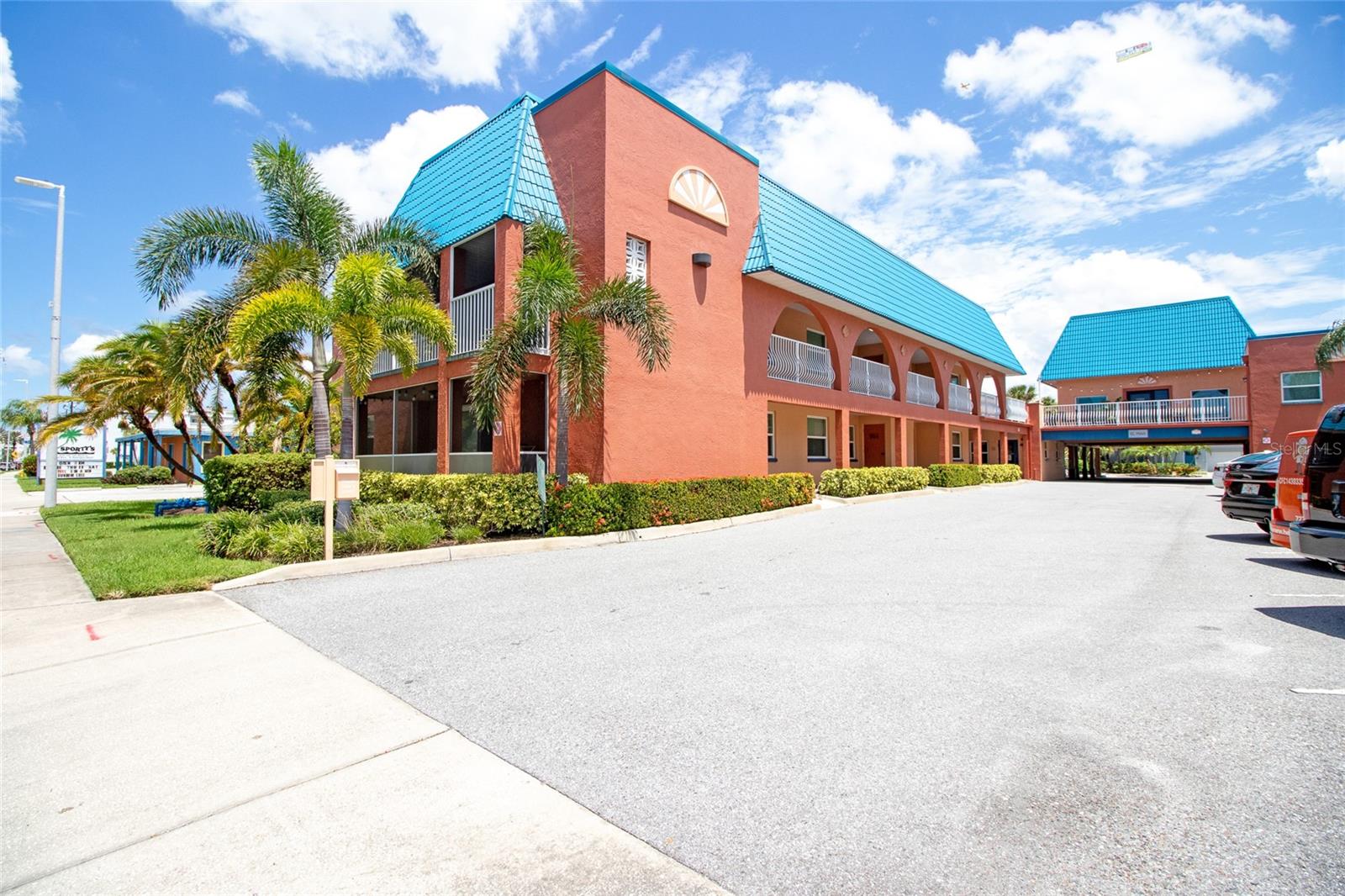 17035 GULF BLVD #205, NORTH REDINGTON BEACH, FL, 33708