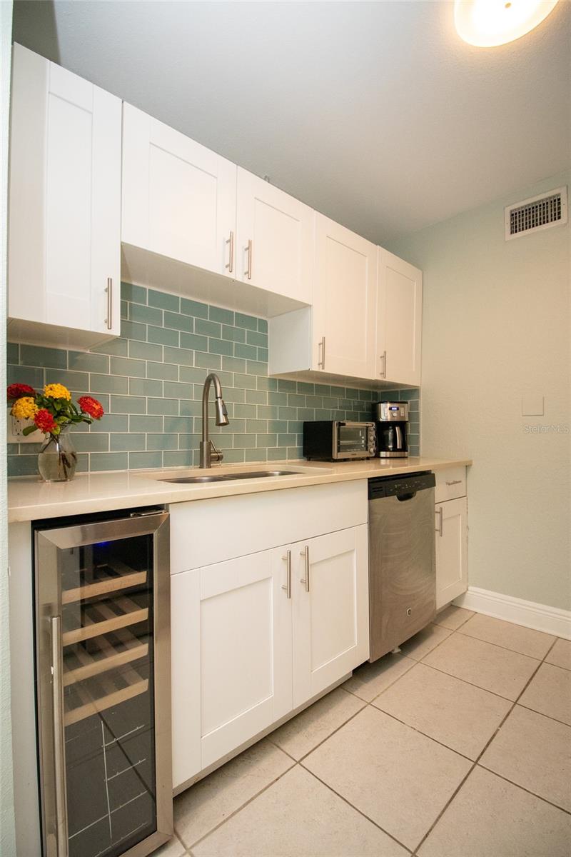 17035 GULF BLVD #205, NORTH REDINGTON BEACH, FL, 33708