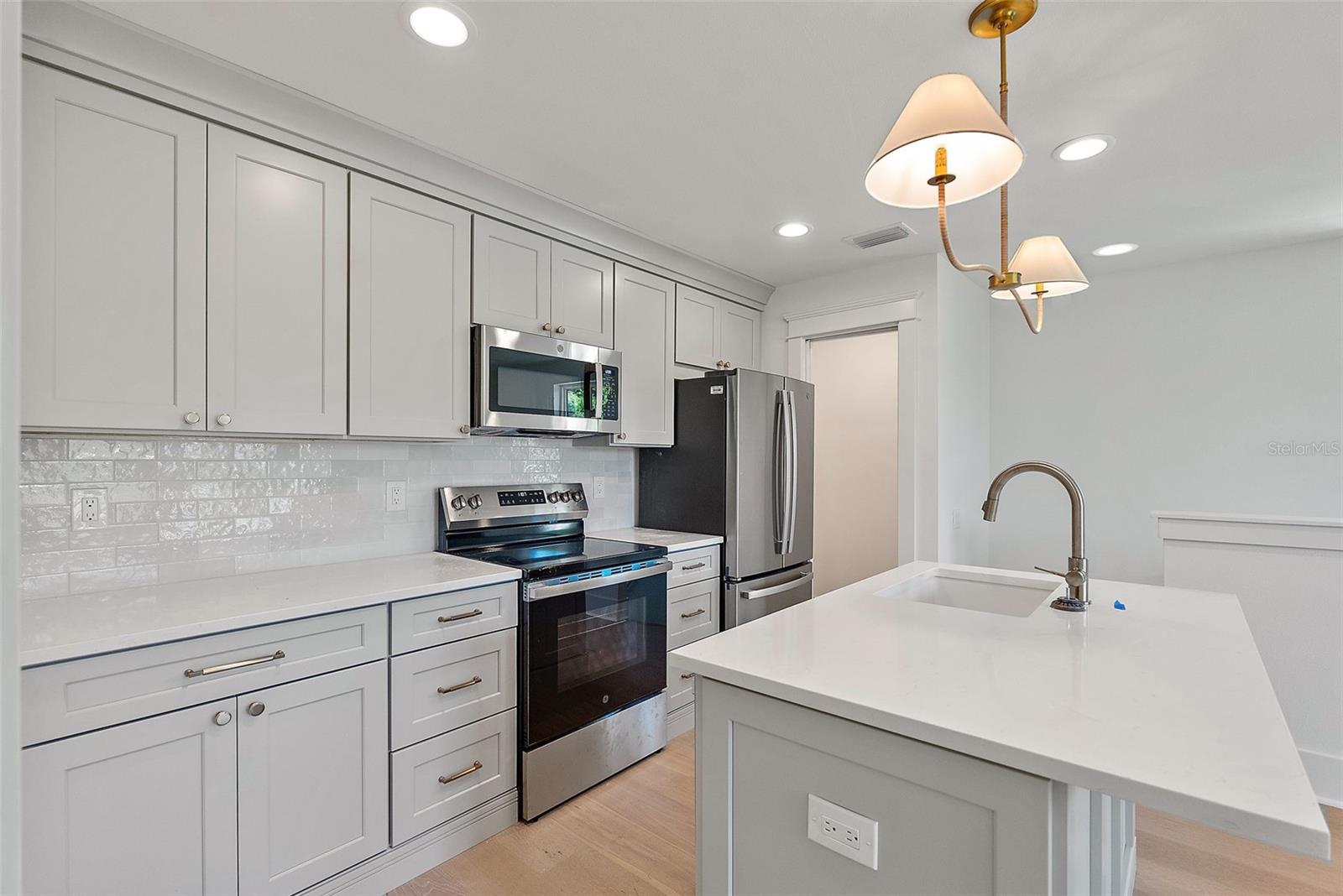 235 24TH AVE SE, ST PETERSBURG, FL, 33705