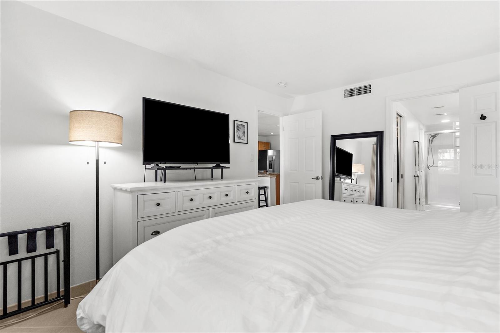 600 SUTTON PL #101B, LONGBOAT KEY, FL, 34228