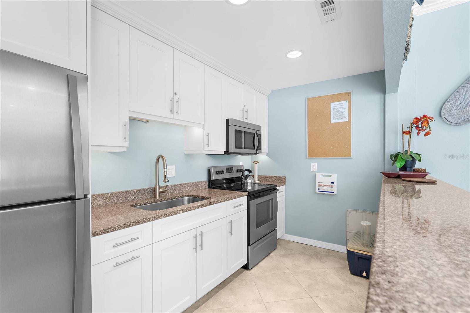 600 SUTTON PL #101B, LONGBOAT KEY, FL, 34228