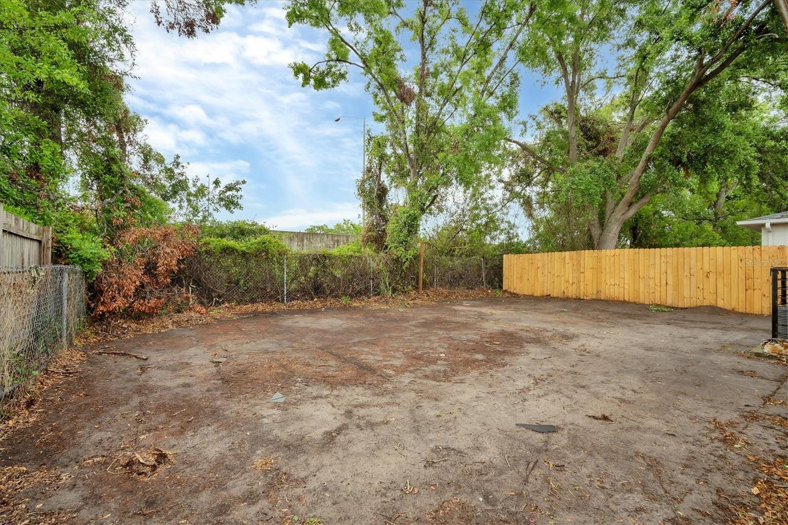 8706 FISH LAKE RD, TAMPA, FL, 33619