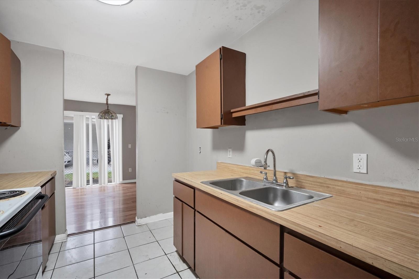 8706 FISH LAKE RD, TAMPA, FL, 33619