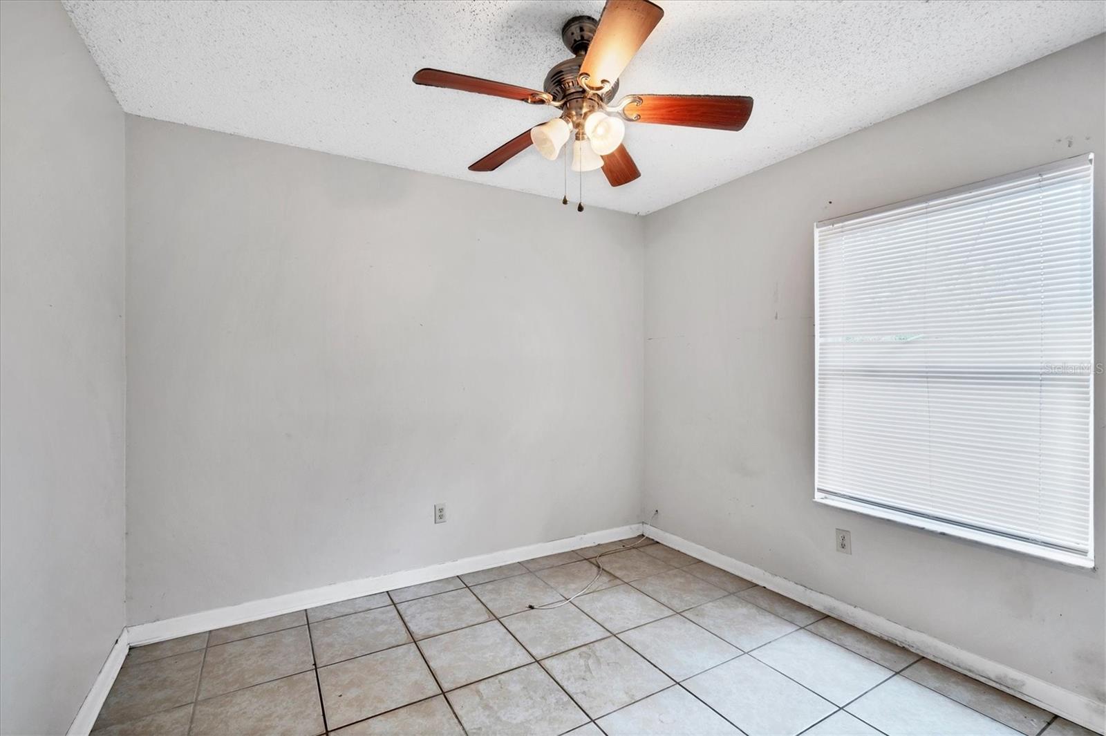 8706 FISH LAKE RD, TAMPA, FL, 33619