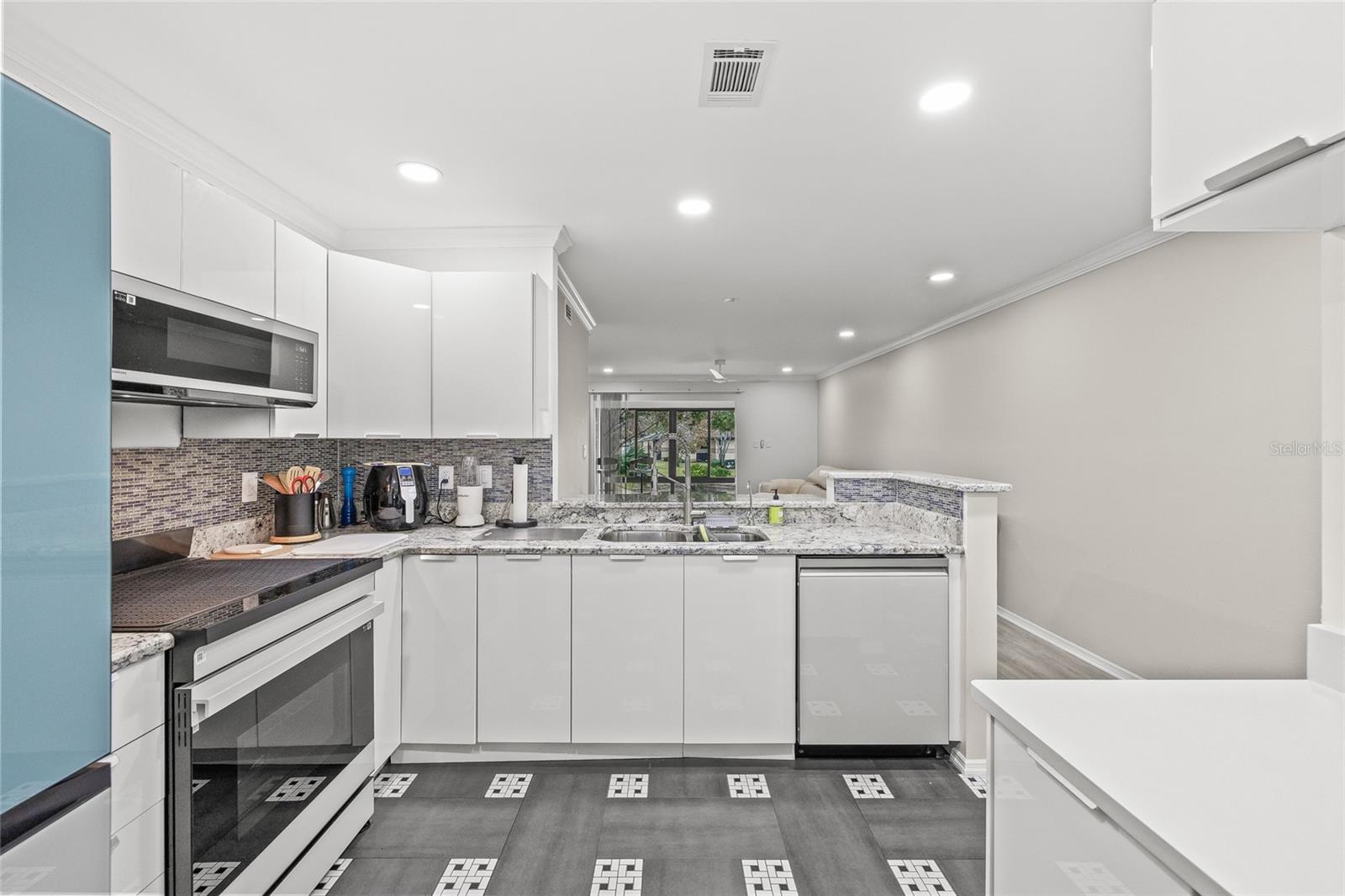 2693 SABAL SPRINGS CIR #203, CLEARWATER, FL, 33761