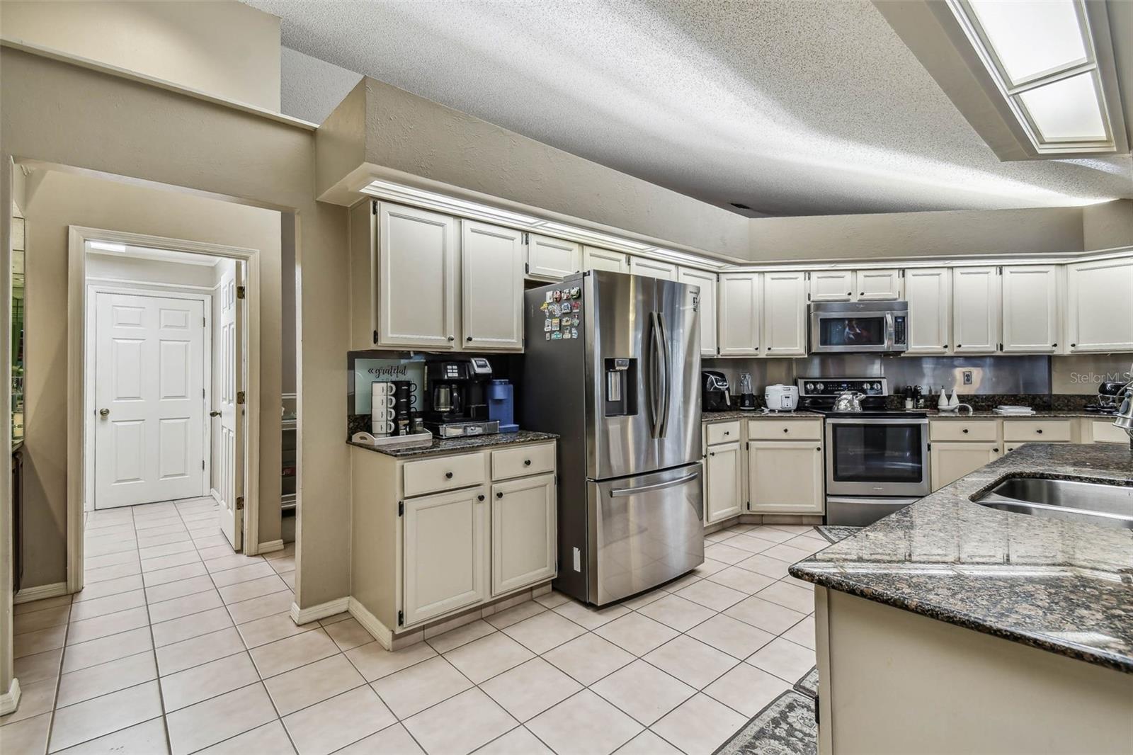 8726 TANTALLON CIR, TAMPA, FL, 33647