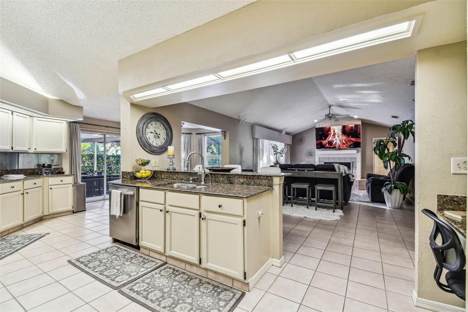 8726 TANTALLON CIR, TAMPA, FL, 33647