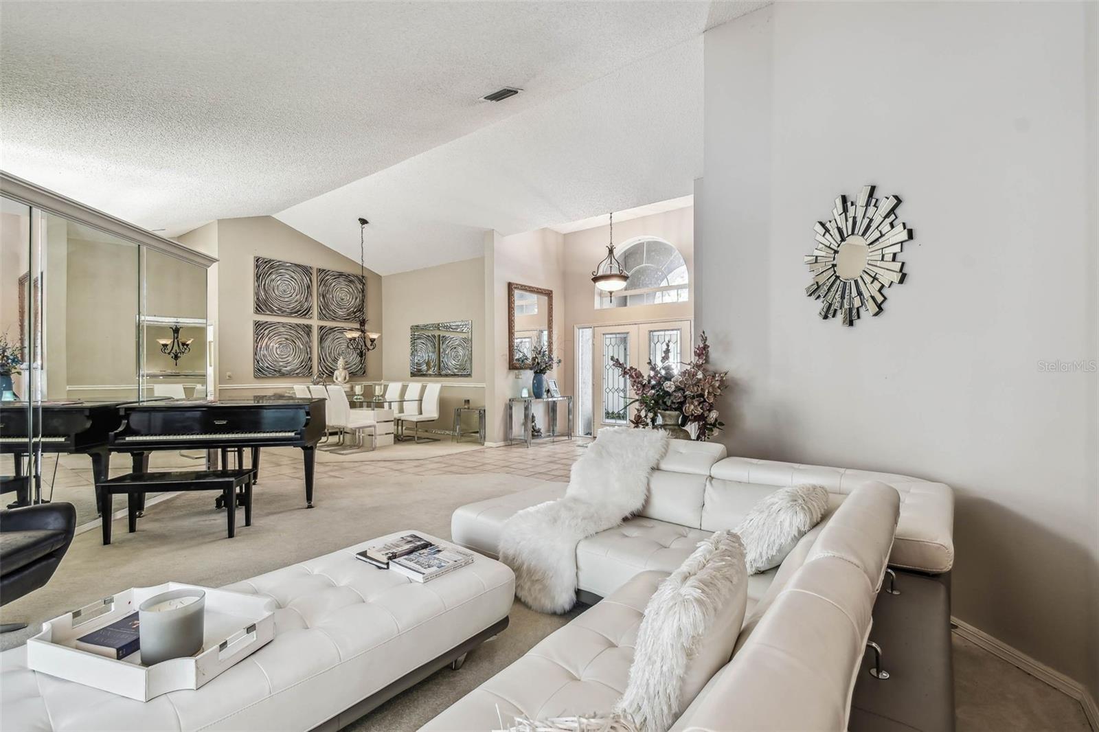 8726 TANTALLON CIR, TAMPA, FL, 33647