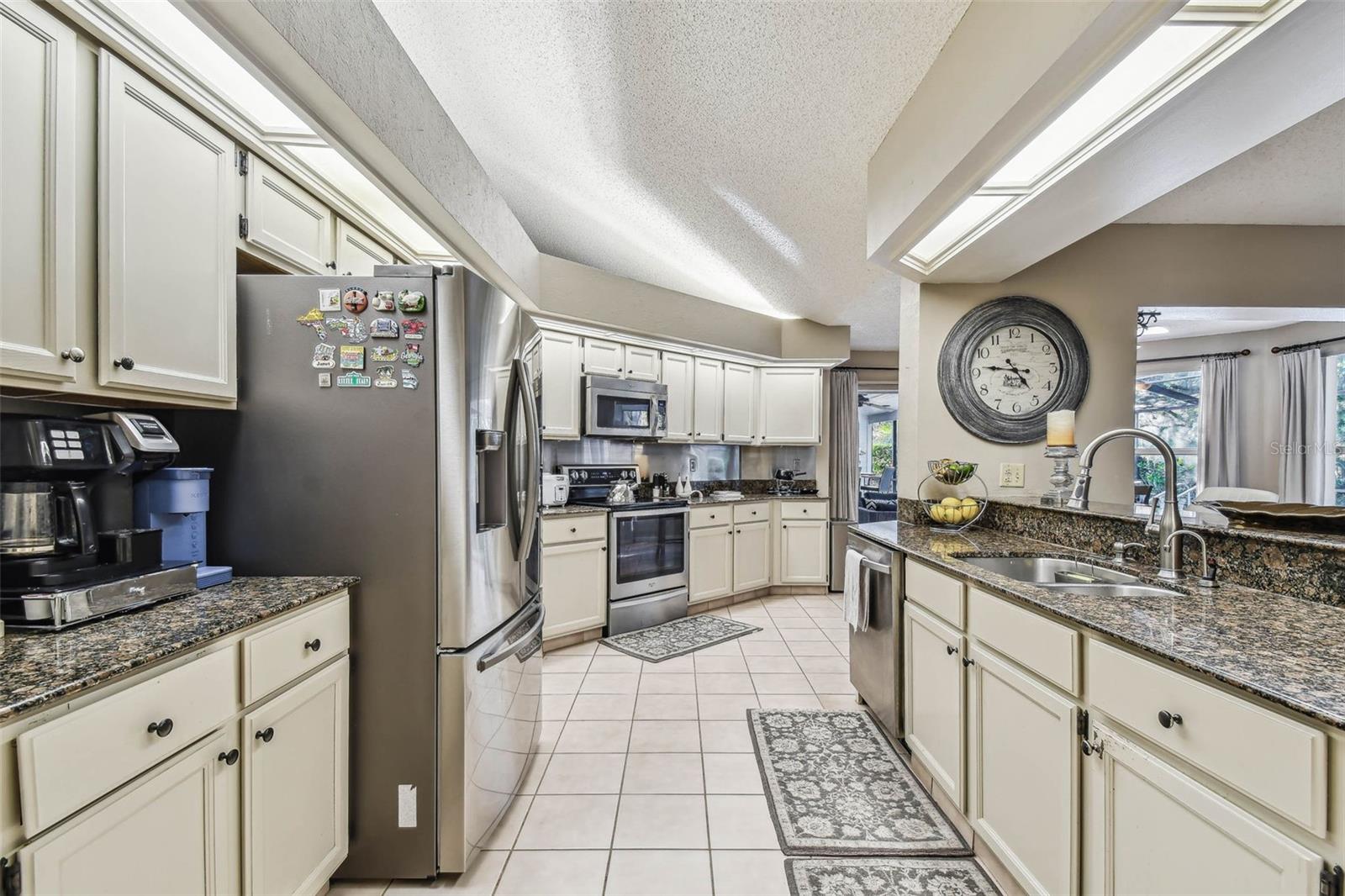 8726 TANTALLON CIR, TAMPA, FL, 33647