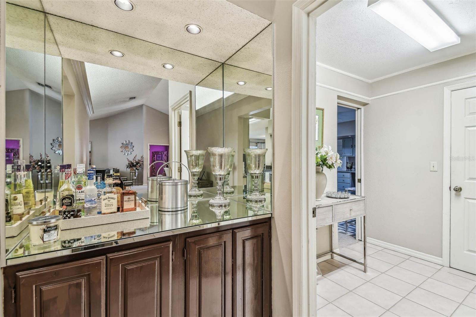 8726 TANTALLON CIR, TAMPA, FL, 33647