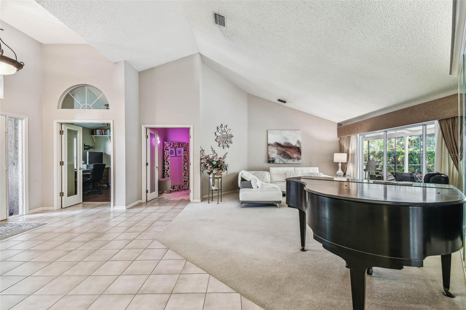 8726 TANTALLON CIR, TAMPA, FL, 33647