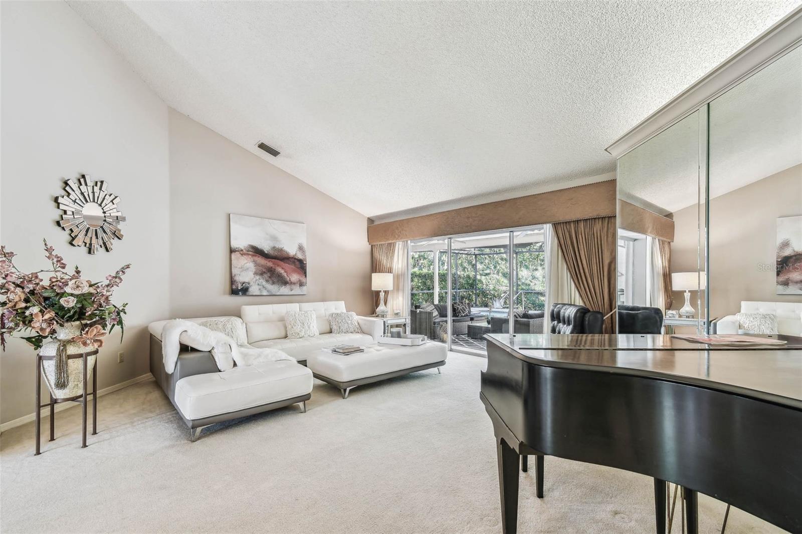 8726 TANTALLON CIR, TAMPA, FL, 33647