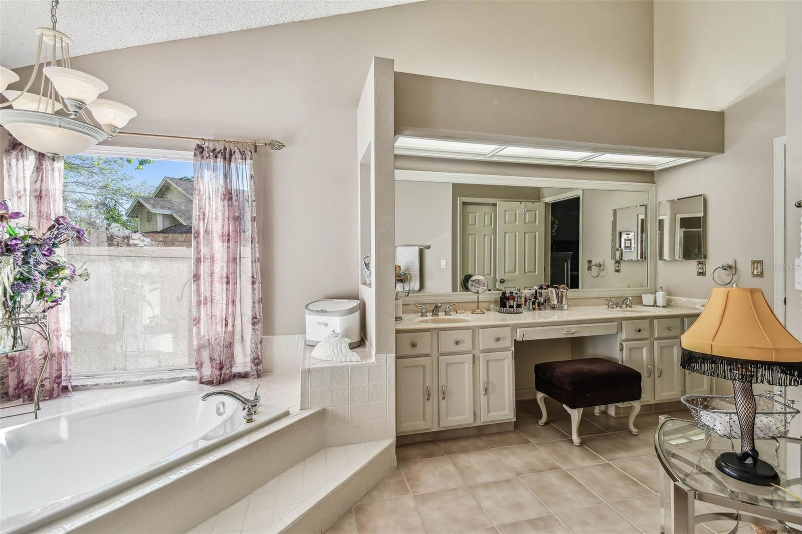 8726 TANTALLON CIR, TAMPA, FL, 33647
