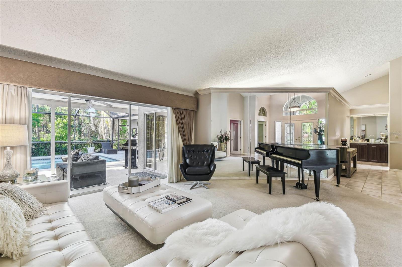 8726 TANTALLON CIR, TAMPA, FL, 33647