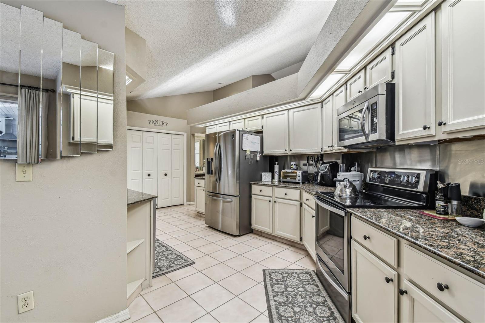 8726 TANTALLON CIR, TAMPA, FL, 33647