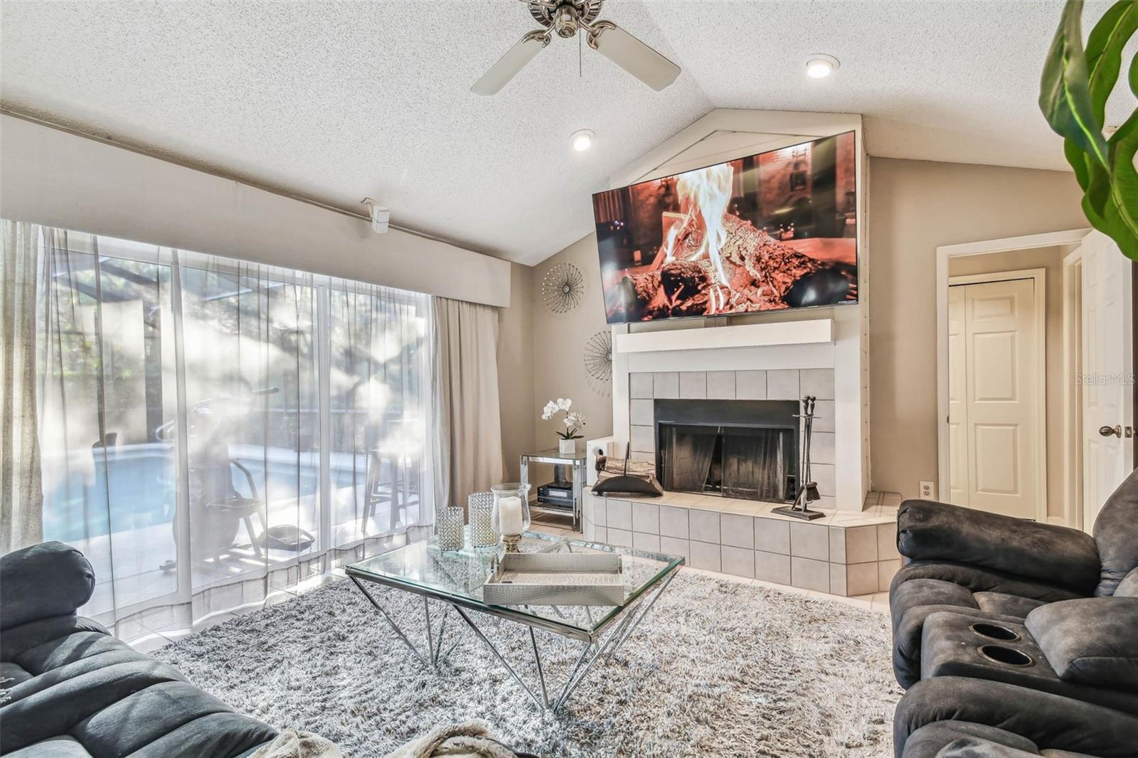 8726 TANTALLON CIR, TAMPA, FL, 33647