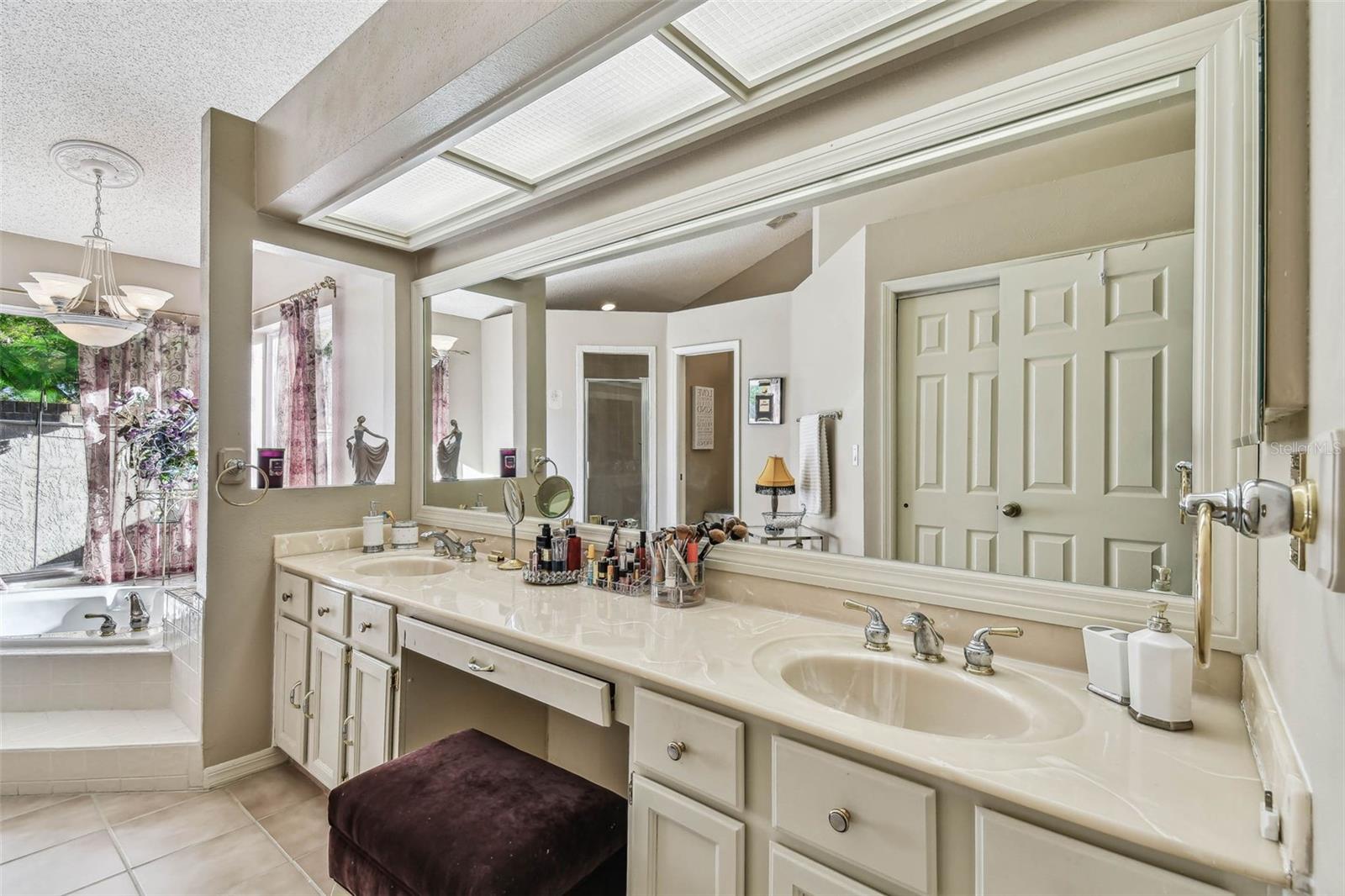 8726 TANTALLON CIR, TAMPA, FL, 33647