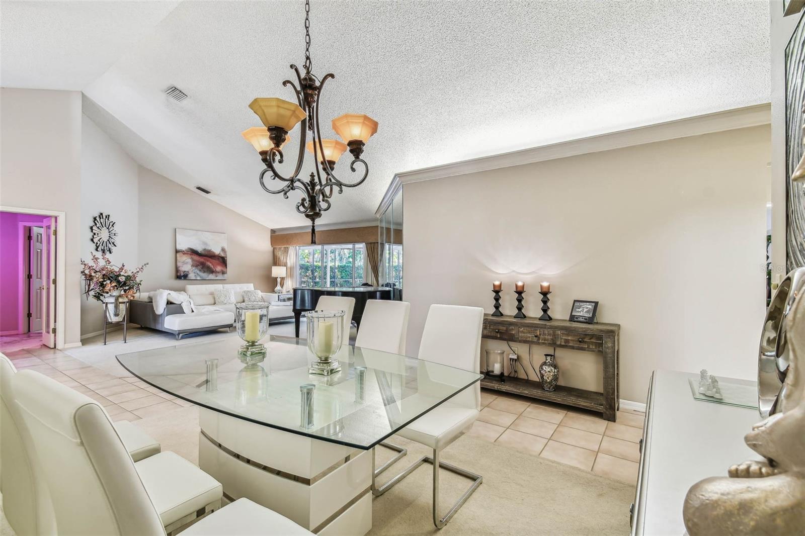 8726 TANTALLON CIR, TAMPA, FL, 33647